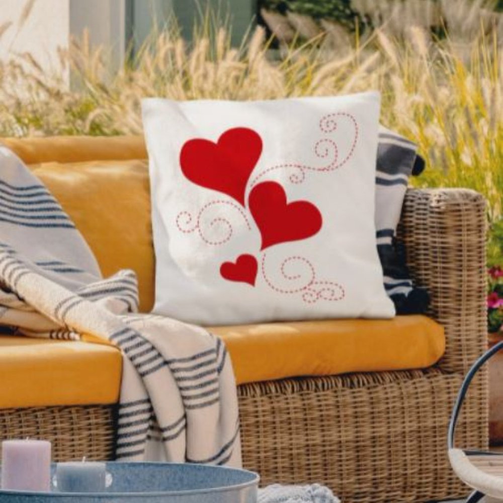 Heart throw pillow - Picture 2 of 4